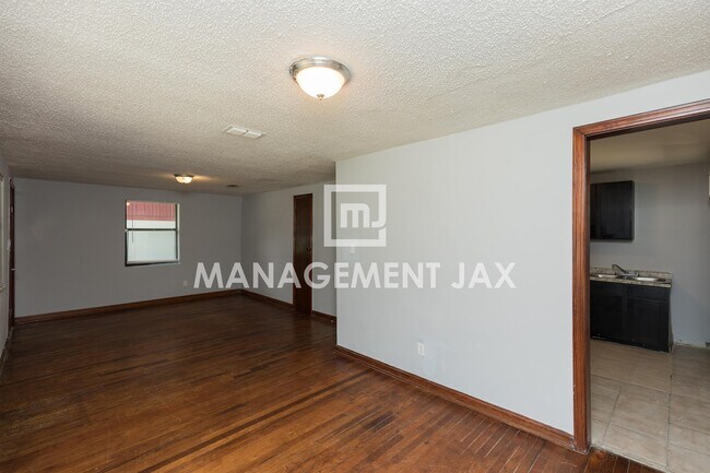 Building Photo - 1598 W 33rd St