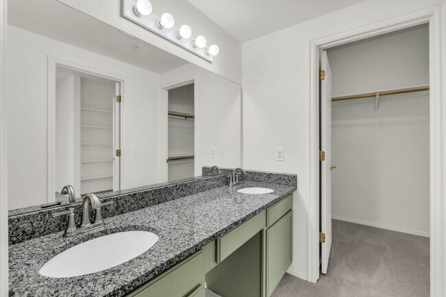 Building Photo - Canyon Creek 2 Bed