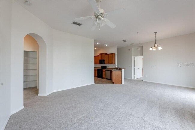 Building Photo - 6612 S Goldenrod Rd
