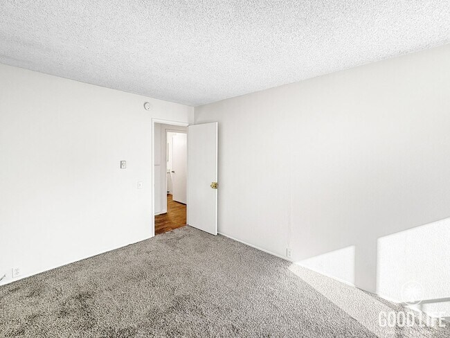 Building Photo - Brand-New Kitchen, Prime Location, Move-In Ready UTC Home