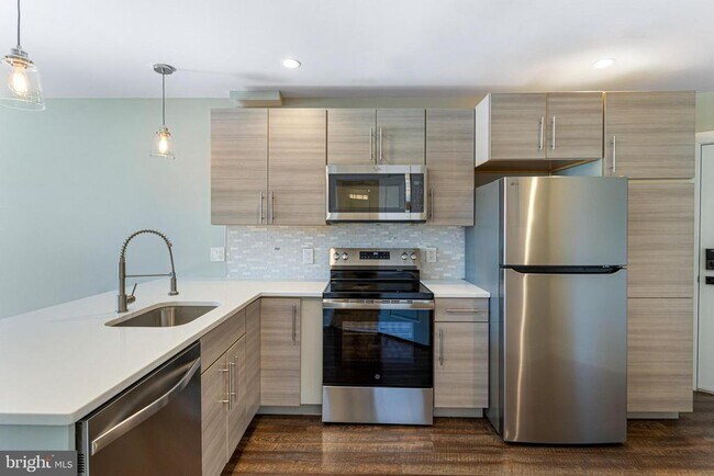 Building Photo - 1219 K St NE