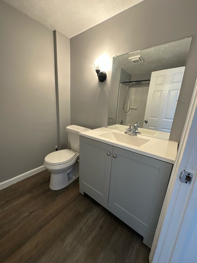 Building Photo - 2411 Indiana Way NE