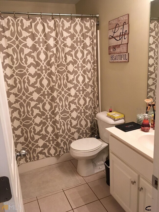 Building Photo - 490 S Barnett Shoals Rd