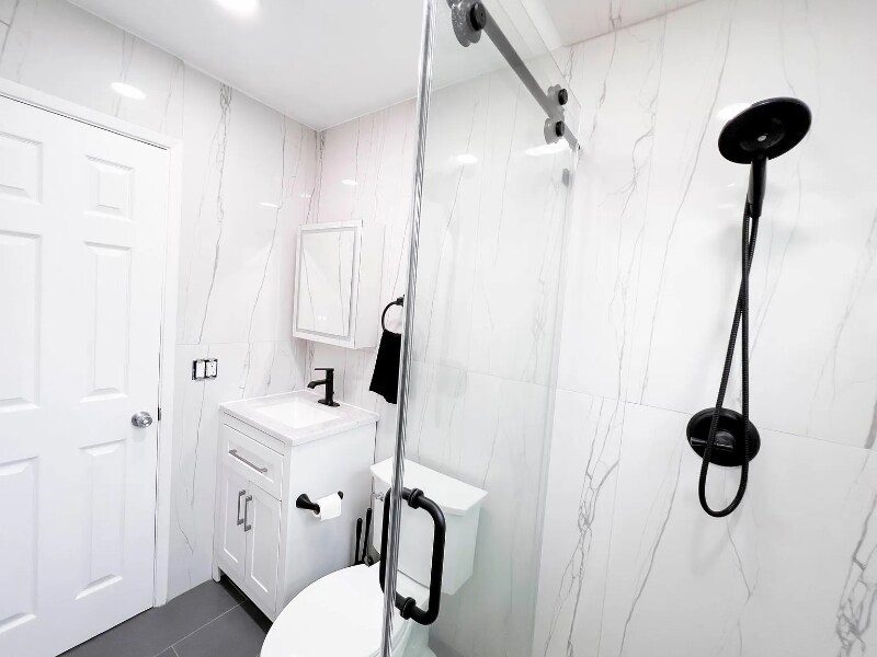 Building Photo - 5140 NE 3rd Ave