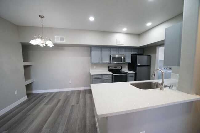 Building Photo - SHOWINGS AVAILABLE NOW