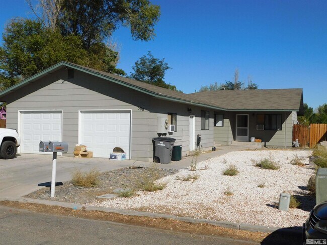 Primary Photo - 300 Leona Ave