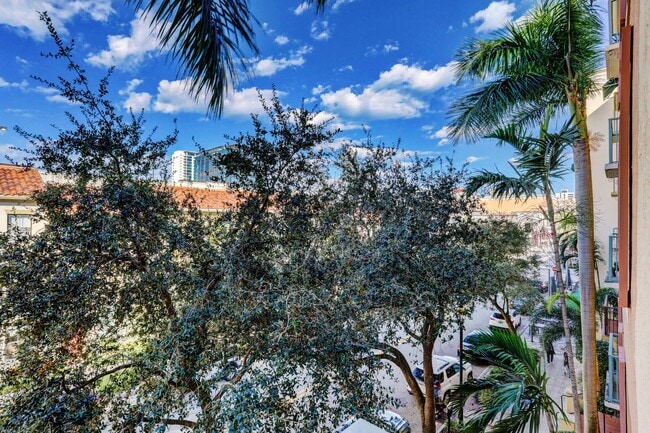Building Photo - 630 S Sapodilla Ave