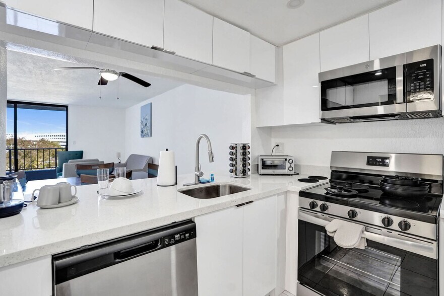 Building Photo - 777 NW 155th Ln