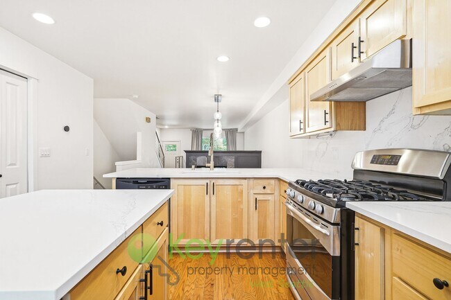 Building Photo - Modern Comfort Meets Classic Seattle Charm
