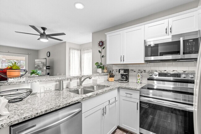 Building Photo - 4088 Fairway Lakes Dr