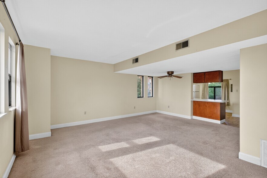 Building Photo - 3242 Niagara Sq