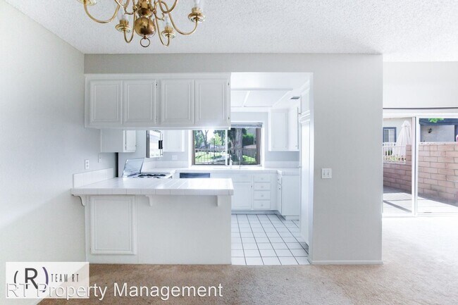 Building Photo - 2 br, 2.5 bath House - Cedar Pointe