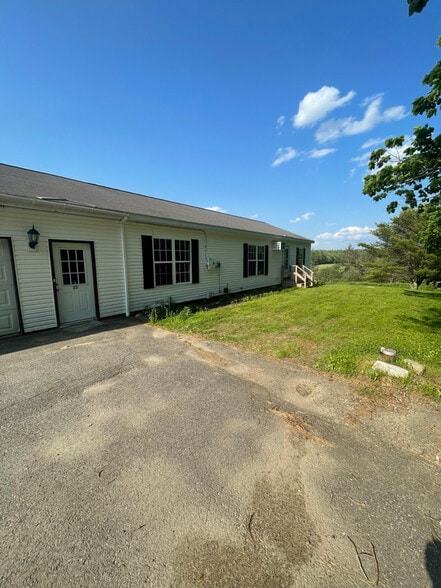 Primary Photo - 22 Grace Ave