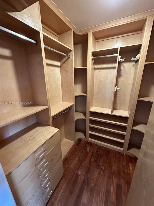 Building Photo - 427 Santander Ave