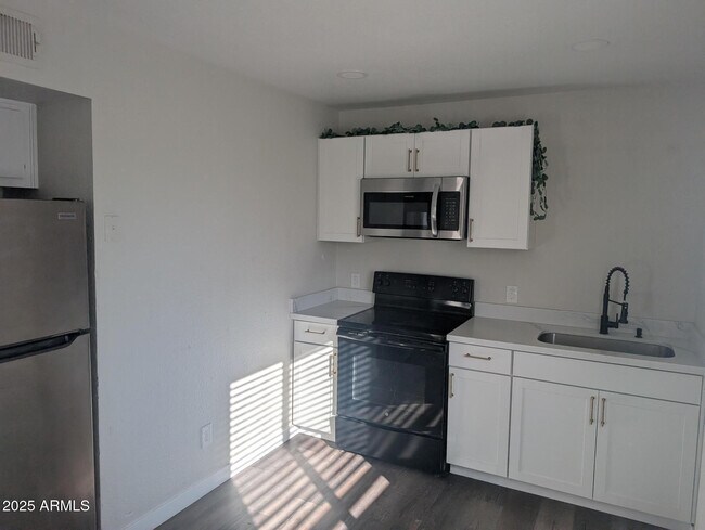 Building Photo - 7160 N 53rd Ave