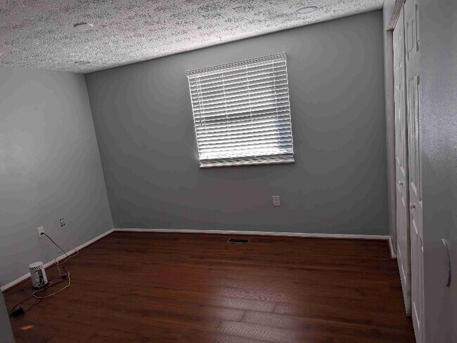 Building Photo - 4800 Megan Dr