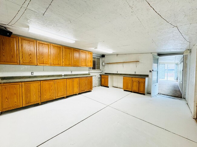 Building Photo - Large 3 Bed, 3 Bath House In Greeley - 4 bonus rooms in basement!