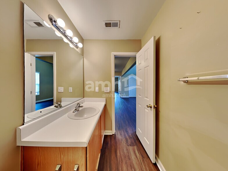 Building Photo - 3405 Rocket Ct
