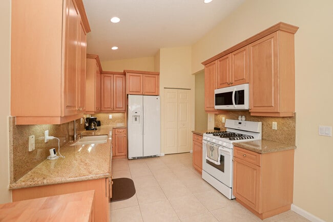 Building Photo - 351 NW Shoreview Dr