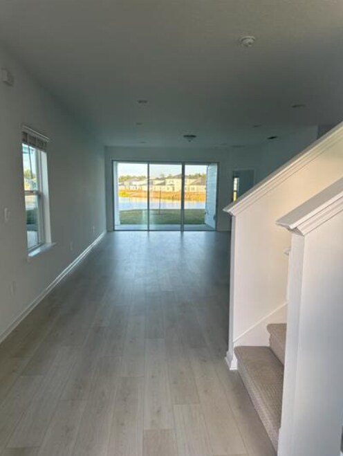 Building Photo - 572 Silver Landing Dr