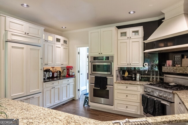 Building Photo - 3850 Glenhurst Dr