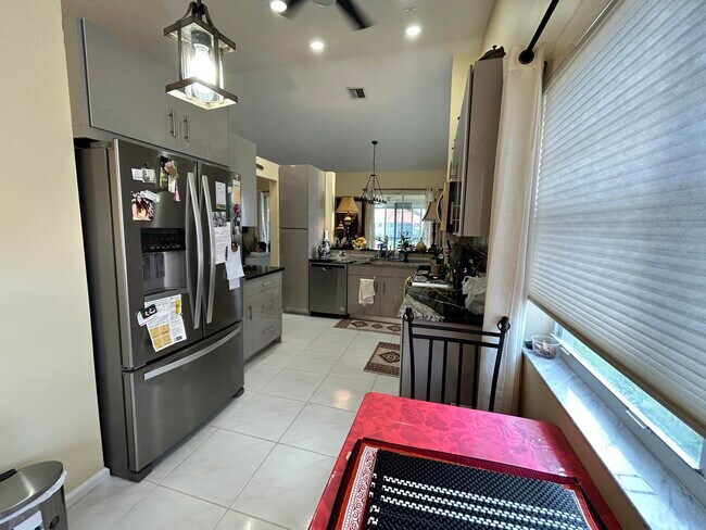 Building Photo - 7348 Lake Meadow Way