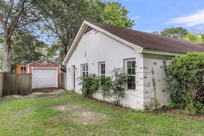 Building Photo - Charming Updated Home with Designer Kitche...