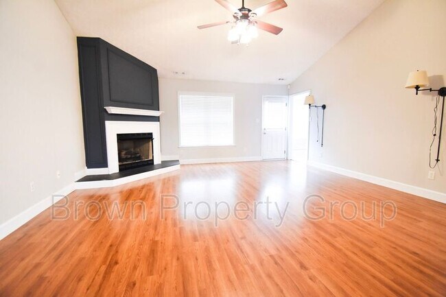 Building Photo - 2812 Bolla Dr