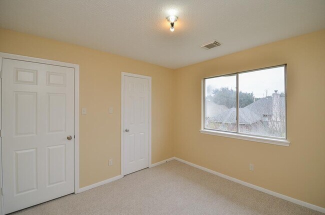 Building Photo - 139 Skycrest Dr