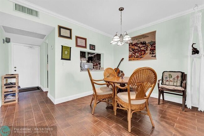 Building Photo - 9430 Poinciana Pl