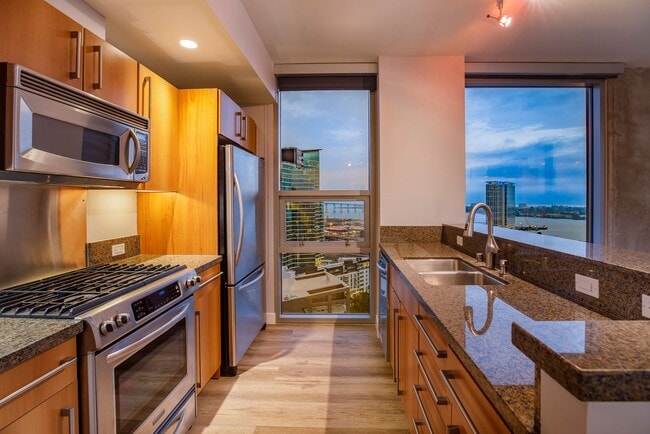 Building Photo - S/W Facing Icon Penthouse with Spectular Ballpark, Bay, and Ocean Views