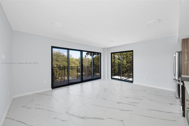 Building Photo - 840 NE 130th St