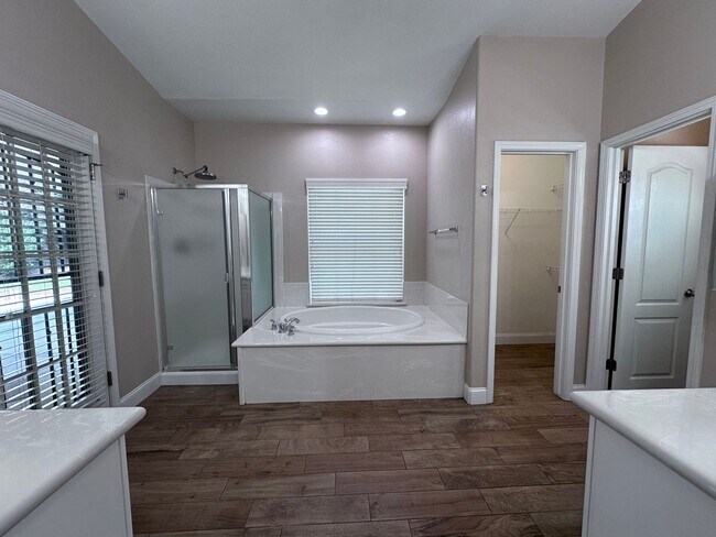 Building Photo - NW Visalia home coming soon!