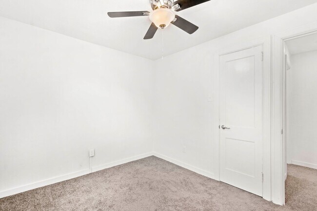 Building Photo - AVAILABLE JULY 1ST! ABSOLUTELY GORGEOUS & RENOVATED 2 bedroom in CASTLE SHANNON!