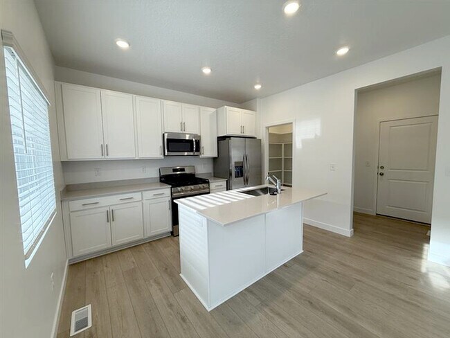 Building Photo - 1508 Charmer Ln