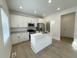 Building Photo - 1508 Charmer Ln