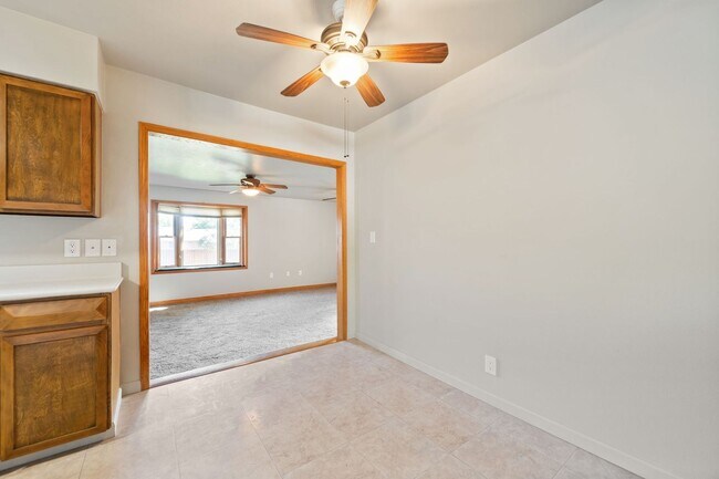 Building Photo - 3 Bedroom Ranch Home North of Lake Loveland