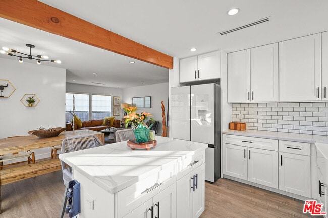 Building Photo - 14828 Saticoy St