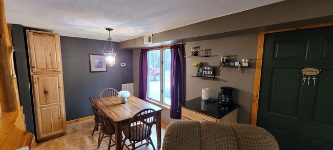 Building Photo - Fully Furnished 3 Bedroom Cabin