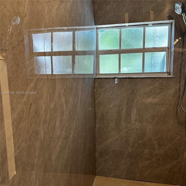 Building Photo - 732 Moffett St