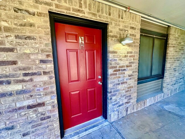 Primary Photo - 2-Bedroom 2-Bathroom Condo Close to Baylor...