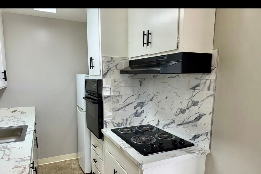Primary Photo - 2050 Latham St
