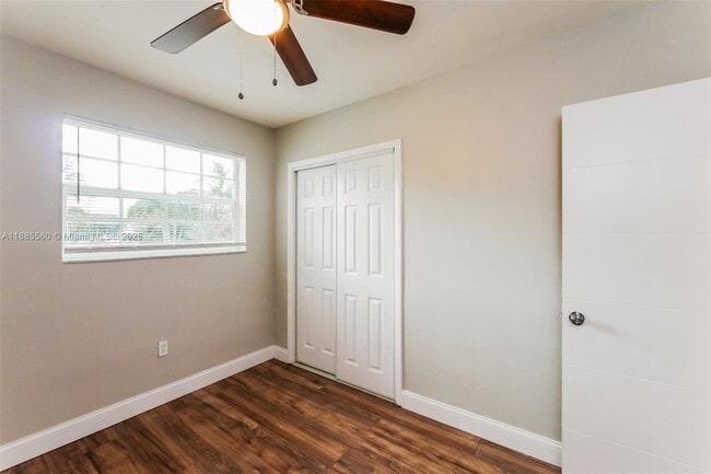 Building Photo - 221 N 65th Way