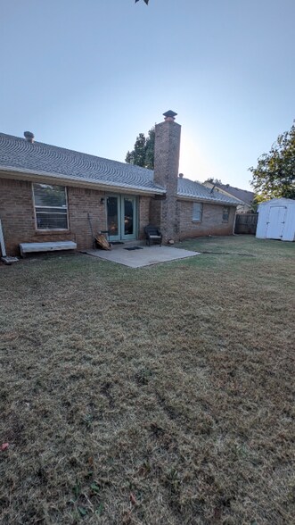 Building Photo - 6705 Greenway Dr