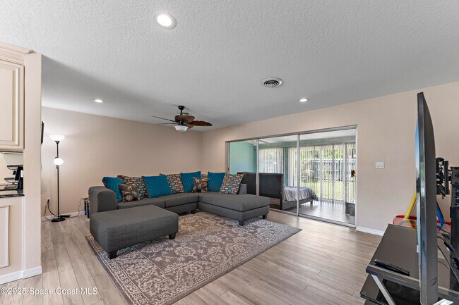 Building Photo - 116 Royal Palm Ave