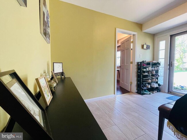 Building Photo - 928 Venice Dr