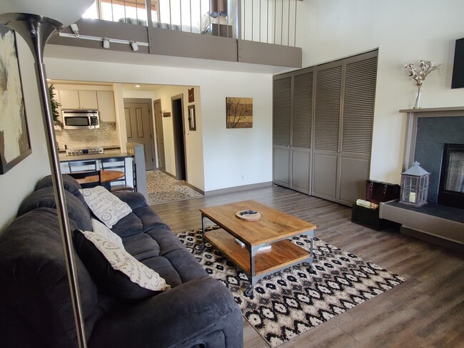 Living room - 18575 SW Century Dr