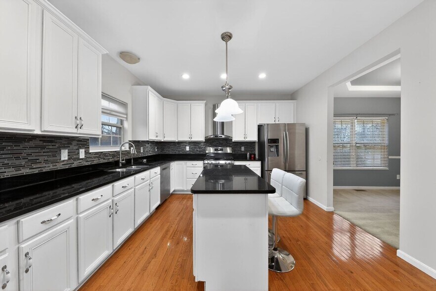 Building Photo - 6415 Evergreen Ct