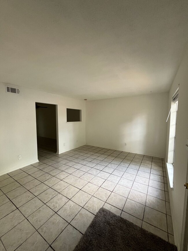 Building Photo - Townhome Located in NE Pensacola