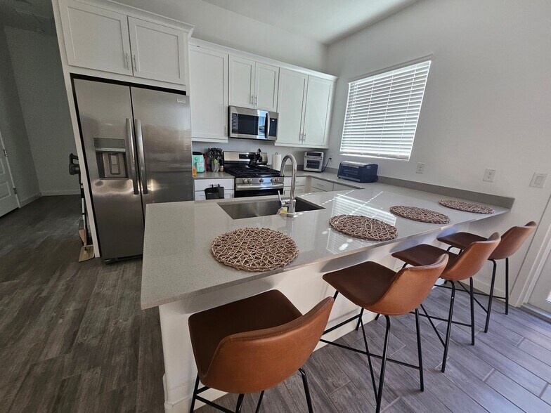 Building Photo - 17593 W Victory St